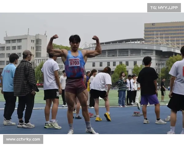 14岁短跑新星百米赛力压大学生选手，独特跑姿与恐怖实力引关注